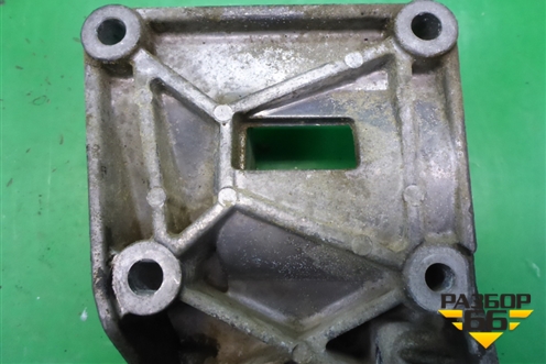 Кронштейн генератора (2.4л B5244S) (8692808) для Volvo S40 с 2004-2012г