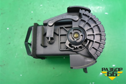 Дефлектор воздушный левый (687618H300) для Nissan X-Trail (Т30) с 2000-2007г