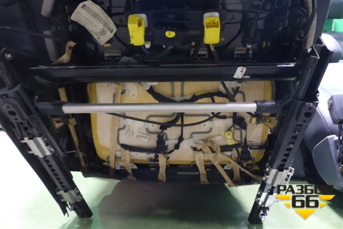 Сиденья комплект (с AIR BAG подогрев) для Volkswagen Touareg c 2002-2010г