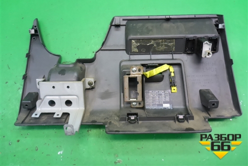 Накладка на торпедо (под рулём) (681068H810) для Nissan X-Trail (Т30) с 2000-2007г
