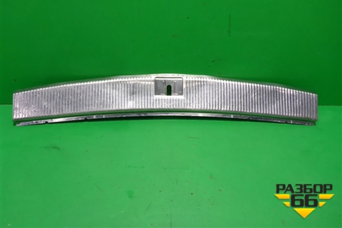 Обшивка багажника на заднюю панель (7L6863459) для Volkswagen Touareg c 2002-2010г