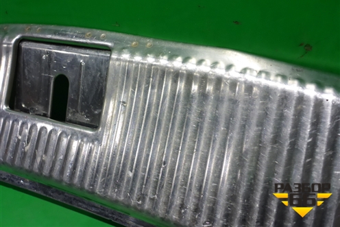 Обшивка багажника на заднюю панель (7L6863459) для Volkswagen Touareg c 2002-2010г