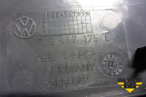 Накладка на торпедо (боковая левая) (7L6857175) для Volkswagen Touareg c 2002-2010г