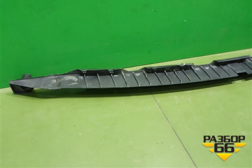 Кронштейн заднего бампера центральный (7L6807863) для Volkswagen Touareg c 2002-2010г