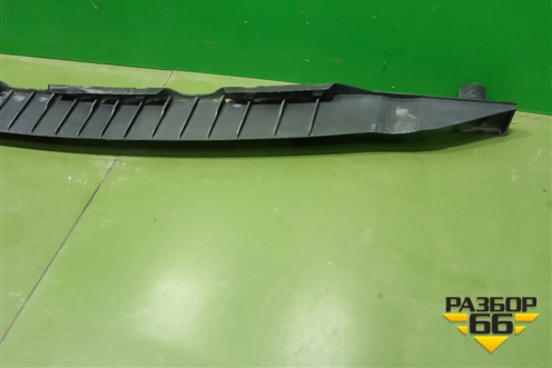 Кронштейн заднего бампера центральный (7L6807863) для Volkswagen Touareg c 2002-2010г
