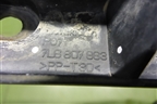 Кронштейн заднего бампера центральный (7L6807863) для Volkswagen Touareg c 2002-2010г
