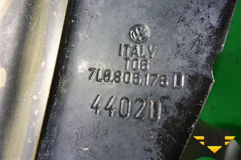 Кронштейн переднего крыла правый (7L6805176D) для Volkswagen Touareg c 2002-2010г