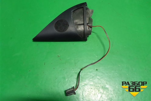 Накладка двери передней левой уголок (7L6837993) для Volkswagen Touareg c 2002-2010г