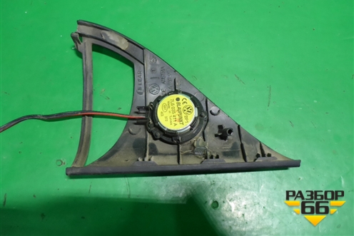 Накладка двери передней левой уголок (7L6837993) для Volkswagen Touareg c 2002-2010г