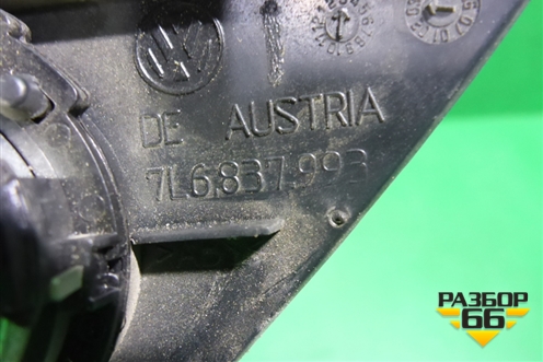 Накладка двери передней левой уголок (7L6837993) для Volkswagen Touareg c 2002-2010г