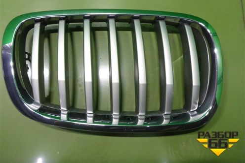 Решетка радиатора правая (51137305590) для BMW X5 E70 с 2007-2013г (Х5 Е70)