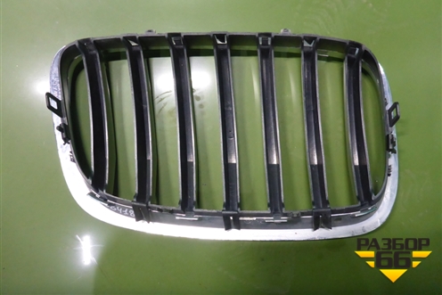 Решетка радиатора левая для BMW X5 E70 с 2007-2013г