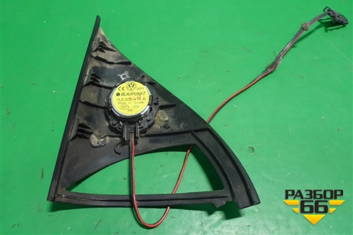 Накладка двери передней правой уголок (7L6837994) для Volkswagen Touareg c 2002-2010г