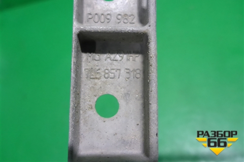 Рамка магнитолы (7L6857318) для Volkswagen Touareg c 2002-2010г