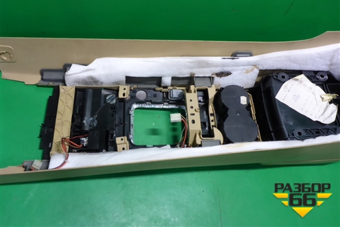 Подлокотник (7L6863243K) для Volkswagen Touareg c 2002-2010г