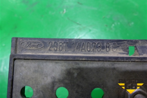 Блок предохранителей подкапотный (на аккумулятор) (2S6T14A073BC) для Ford Fusion с 2002г