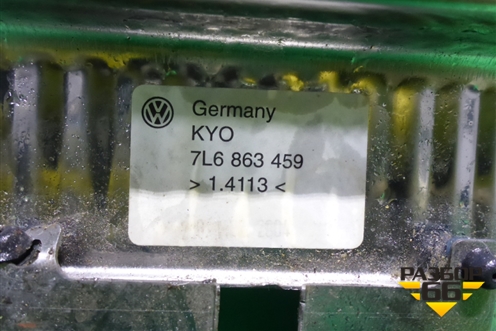 Обшивка багажника на заднюю панель (накладка) (7L6863459) для Volkswagen Touareg c 2002-2010г