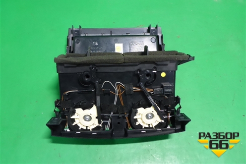 Дефлектор воздушный центральный (7L6819727) для Volkswagen Touareg c 2002-2010г
