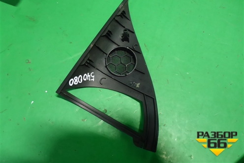 Накладка двери передней правой уголок (7L6837994) для Volkswagen Touareg c 2002-2010г