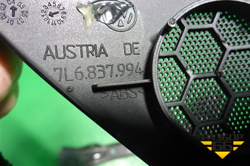 Накладка двери передней правой уголок (7L6837994) для Volkswagen Touareg c 2002-2010г