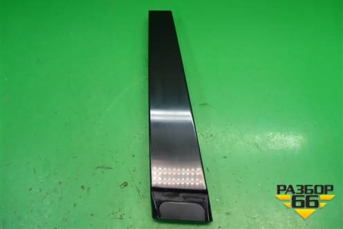 Накладка стойки (центральной правая) (7L6853318D) для Volkswagen Touareg c 2002-2010г