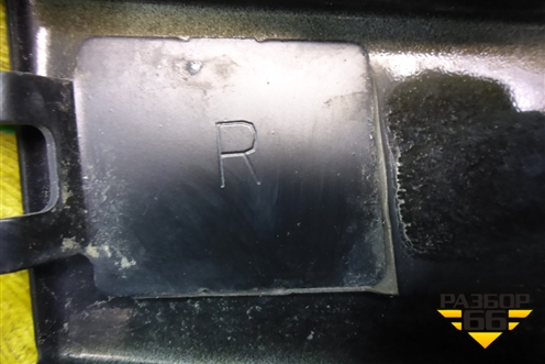 Накладка стойки (центральной правая) (7L6853318D) для Volkswagen Touareg c 2002-2010г