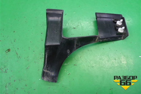 Накладка декоративная (на петлю двери багажника правая) (7L6867438E) для Volkswagen Touareg c 2002-2010г