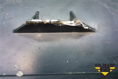 Крышка аккумулятора (под сиденьем) (7L0864643B) для Volkswagen Touareg c 2002-2010г