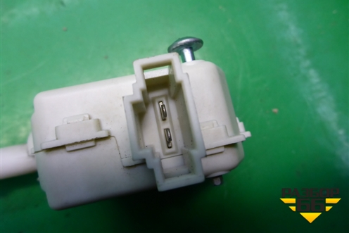 Активатор лючка бензобака (1J0810773B) для Volkswagen Touareg c 2002-2010г