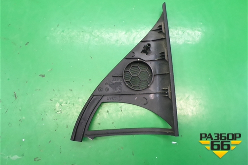 Накладка двери передней левой уголок (7L6837993) для Volkswagen Touareg c 2002-2010г