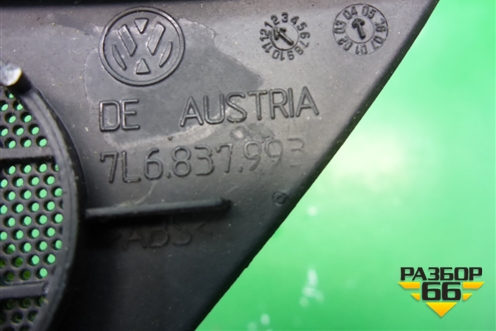 Накладка двери передней левой уголок (7L6837993) для Volkswagen Touareg c 2002-2010г