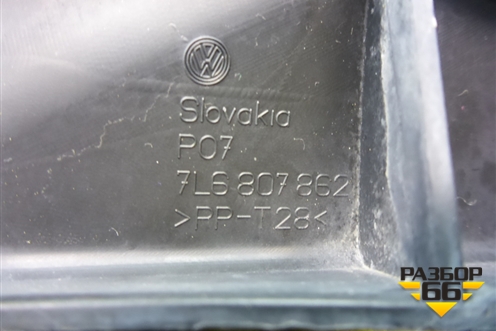 Кронштейн заднего бампера правый (под фонарь) (7L6807862) для Volkswagen Touareg c 2002-2010г