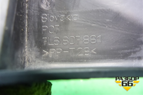 Кронштейн заднего бампера левый (под фонарь) (7L6807861) для Volkswagen Touareg c 2002-2010г