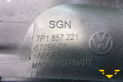 Накладка на щиток приборов (7P1857221) для Volkswagen Touareg с 2010-2018г