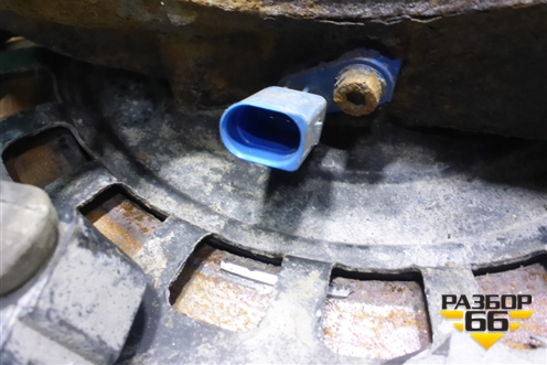 Кулак задний левый (7L0505435B) для Volkswagen Touareg c 2002-2010г