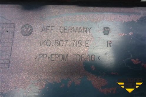 Накладка переднего бампера правая (1K0807718E) для Volkswagen Jetta с 2005-2011г