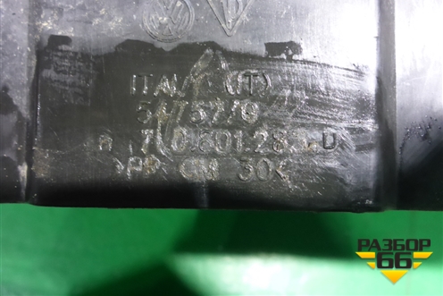 Ящик под аккумулятор (7L0801283D) для Volkswagen Touareg c 2002-2010г