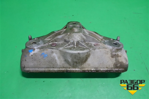 Кронштейн амортизатора переднего (7L0412391D) для Volkswagen Touareg c 2002-2010г