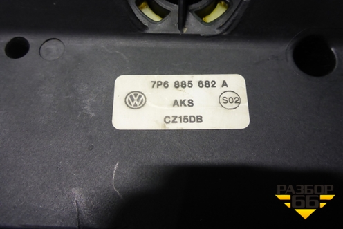 Замок спинки заднего сиденья (правого) (7P6885682A) для Volkswagen Touareg с 2010-2018г