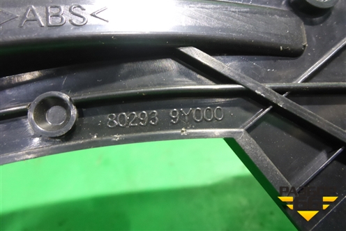 Накладка двери передней левой уголок (802939Y000) для Nissan Teana (J31) с 2003-2008г