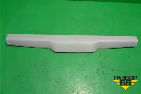 Обшивка двери багажника (верхней) (6793960091) для Toyota Land Cruiser (200) с 2008г