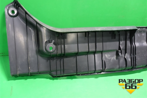 Обшивка багажника на заднюю панель (5838733140) для Toyota Camry V70 с 2017г