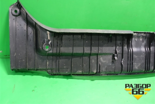 Обшивка багажника на заднюю панель (5838733140) для Toyota Camry V70 с 2017г