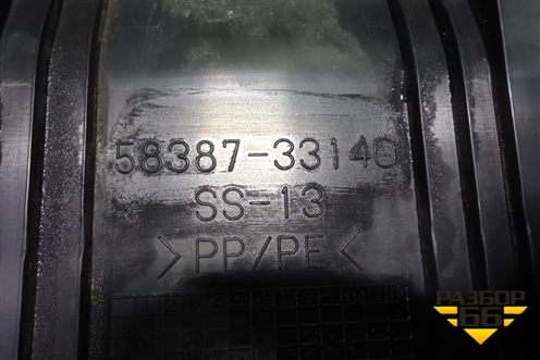 Обшивка багажника на заднюю панель (5838733140) для Toyota Camry V70 с 2017г
