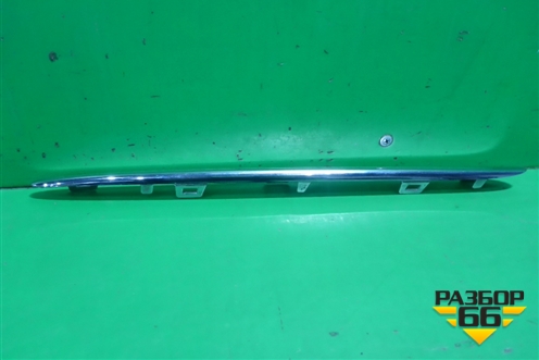 Накладка на решетку радиатора (правая) (A1778881400) для Mercedes Benz A200/220 W177 с 2018г