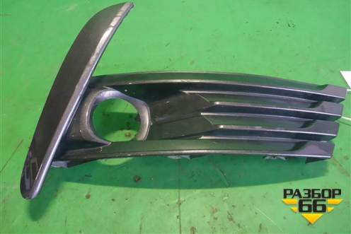 Накладка ПТФ правая (после 2016г) (8148102630) для Toyota Corolla (E18) с 2012-2019г