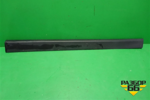 Накладка двери передней правой (51137352092) для BMW X1 F48 с 2014г