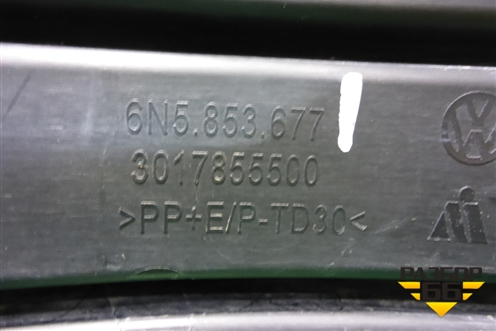 Решетка в передний бампер центральная (6N5853677) для Volkswagen Polo с 2020г