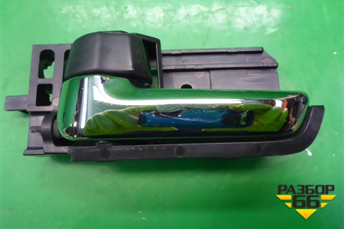 Ручка внутренняя двери передней левой для Suzuki SX4 с 2006-2013г
