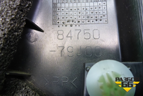 Накладка двери передней правой уголок (8475079J00) для Suzuki SX4 с 2006-2013г